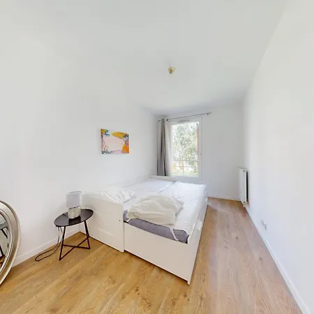 Bright And Spacious Near Paris Apartment *